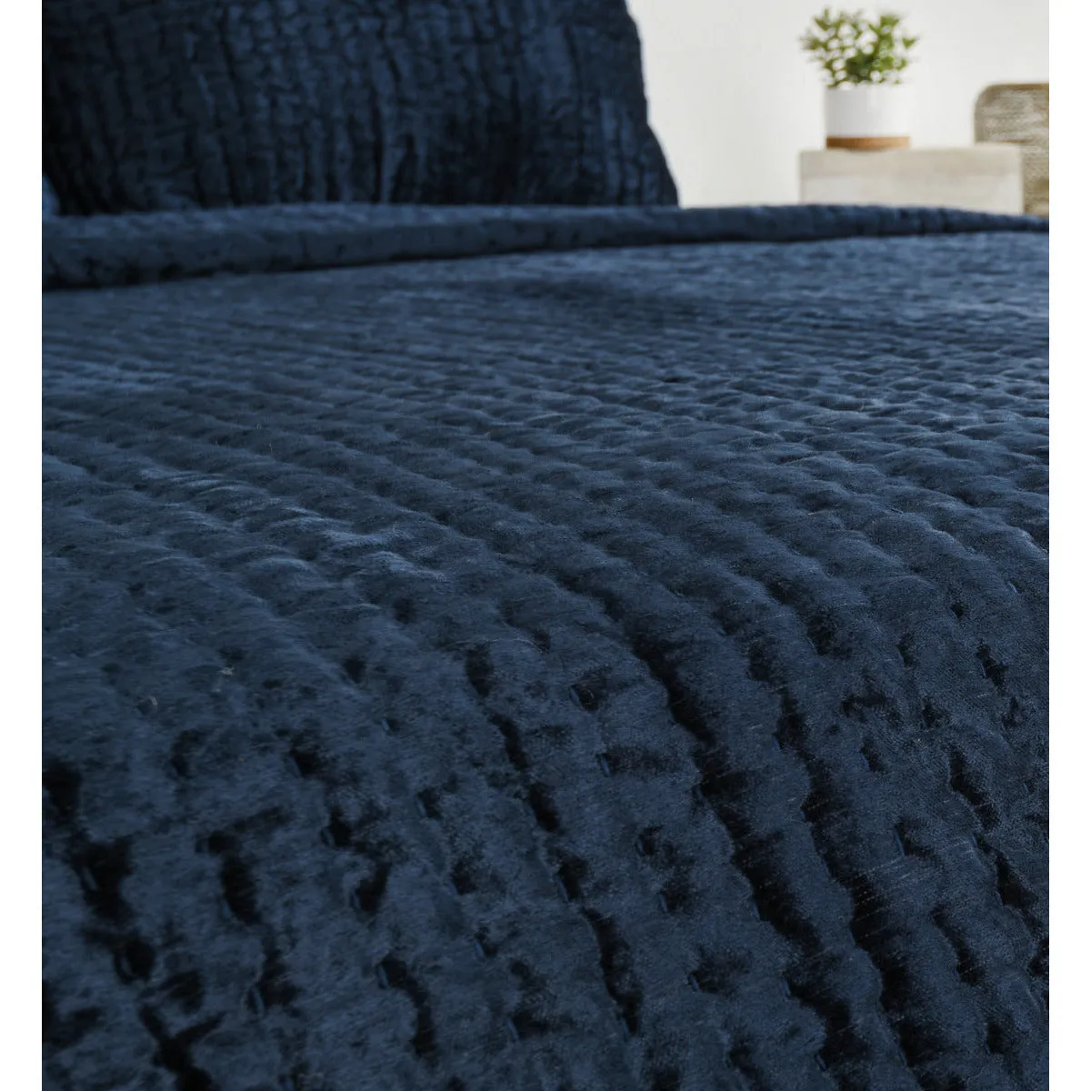 Bari Velvet Ocean Blue Quilt