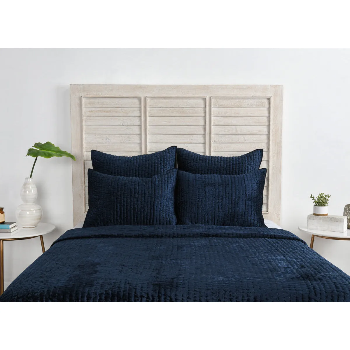 Bari Velvet Ocean Blue Quilt