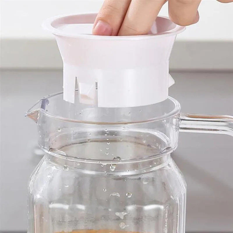 Elegant Glass Water Pitcher with Heat-Resistant Lid