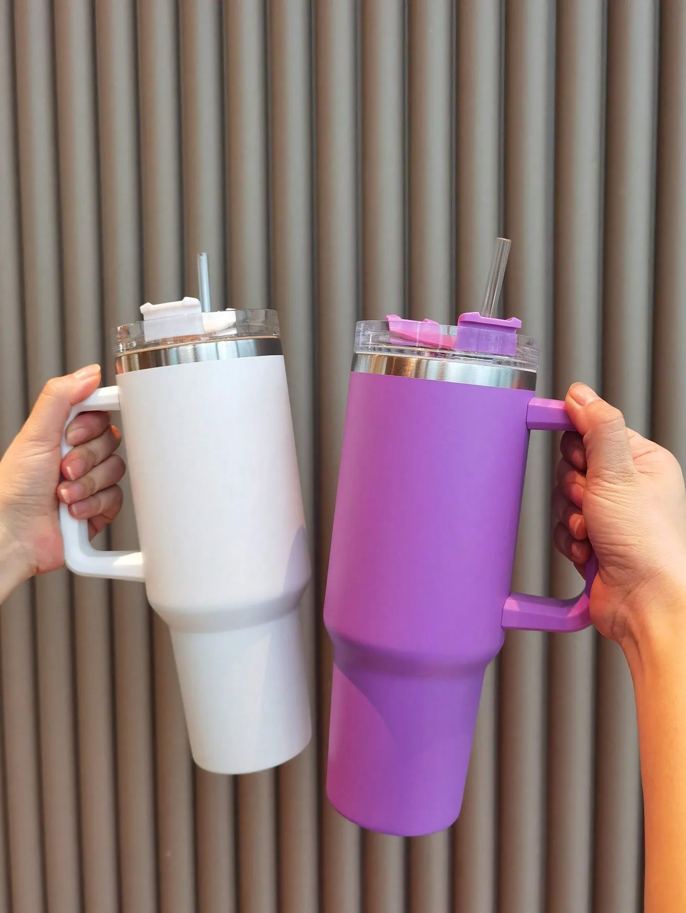 Stainless Steel Insulated Bottle, Minimalist Large Capacity Vacuum Insulated Bottle