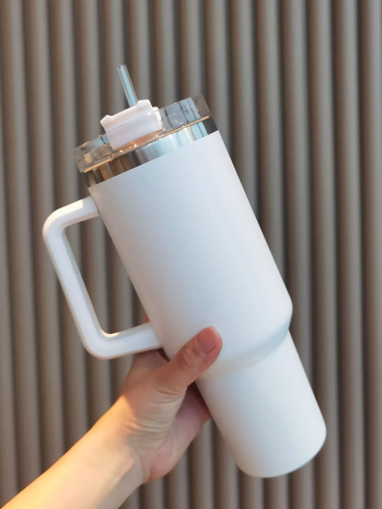 Stainless Steel Insulated Bottle, Minimalist Large Capacity Vacuum Insulated Bottle