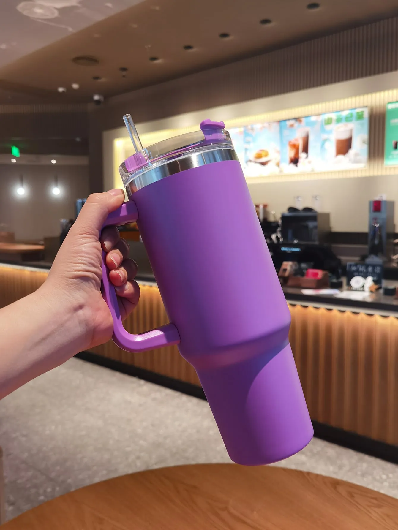 Stainless Steel Insulated Bottle, Minimalist Large Capacity Vacuum Insulated Bottle